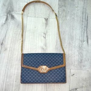 Gucci Vintage they dont make these anymore shoulder